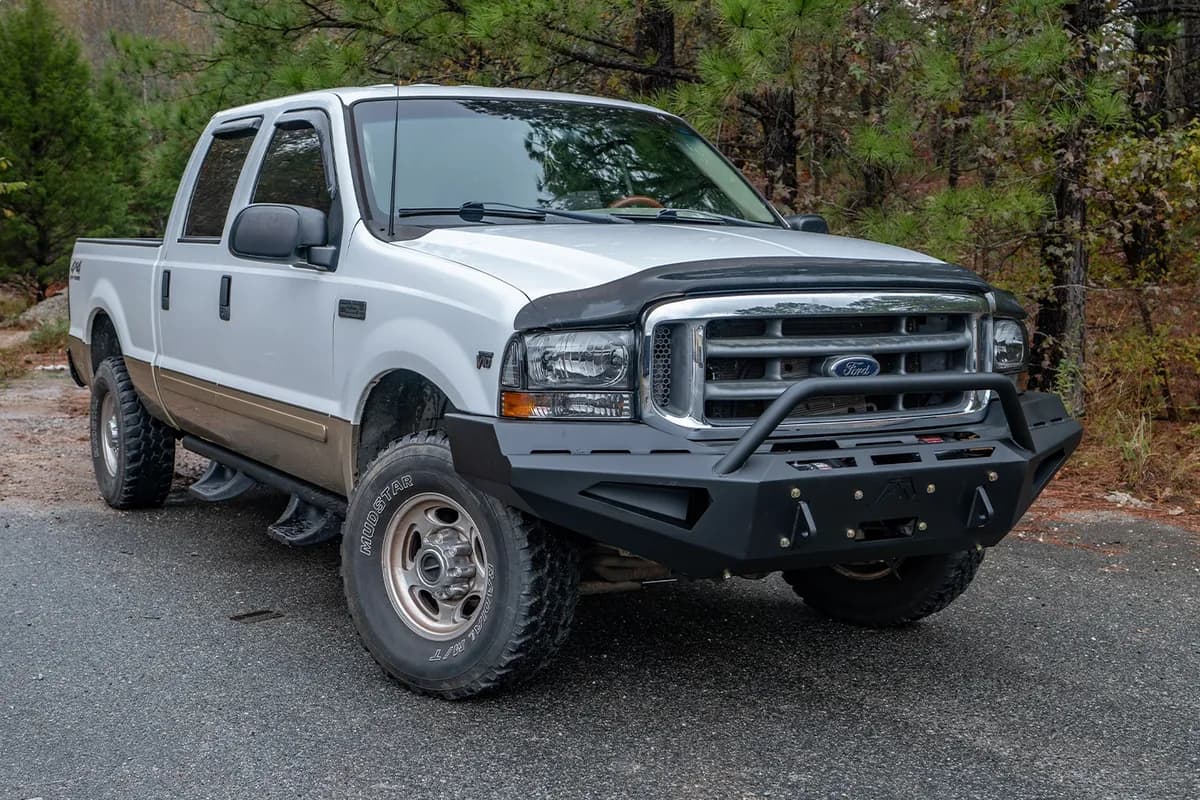 9904 F250/F350/F450/F550/0004 Excursion Red Steel Front w/ Prerunner Guard Bumper