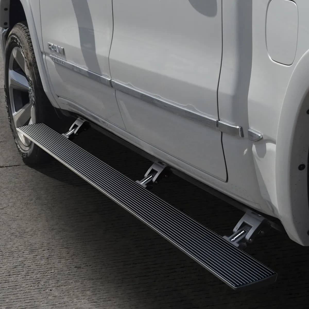 19c RAM 1500 4DR Quad Cab Pickup Voltstep Electric Running Board Kit Txt Powder Coat