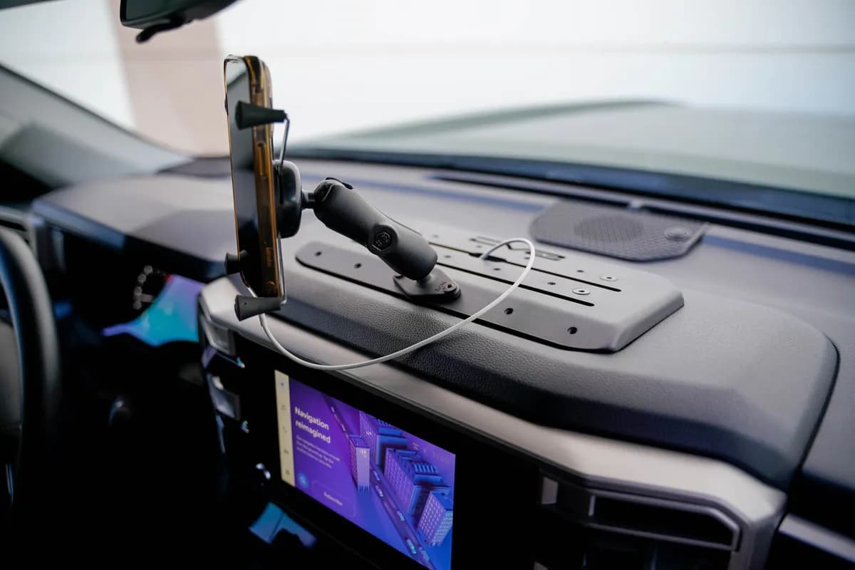 Toyota Tundra Sequoia Digital Device Dash Mount