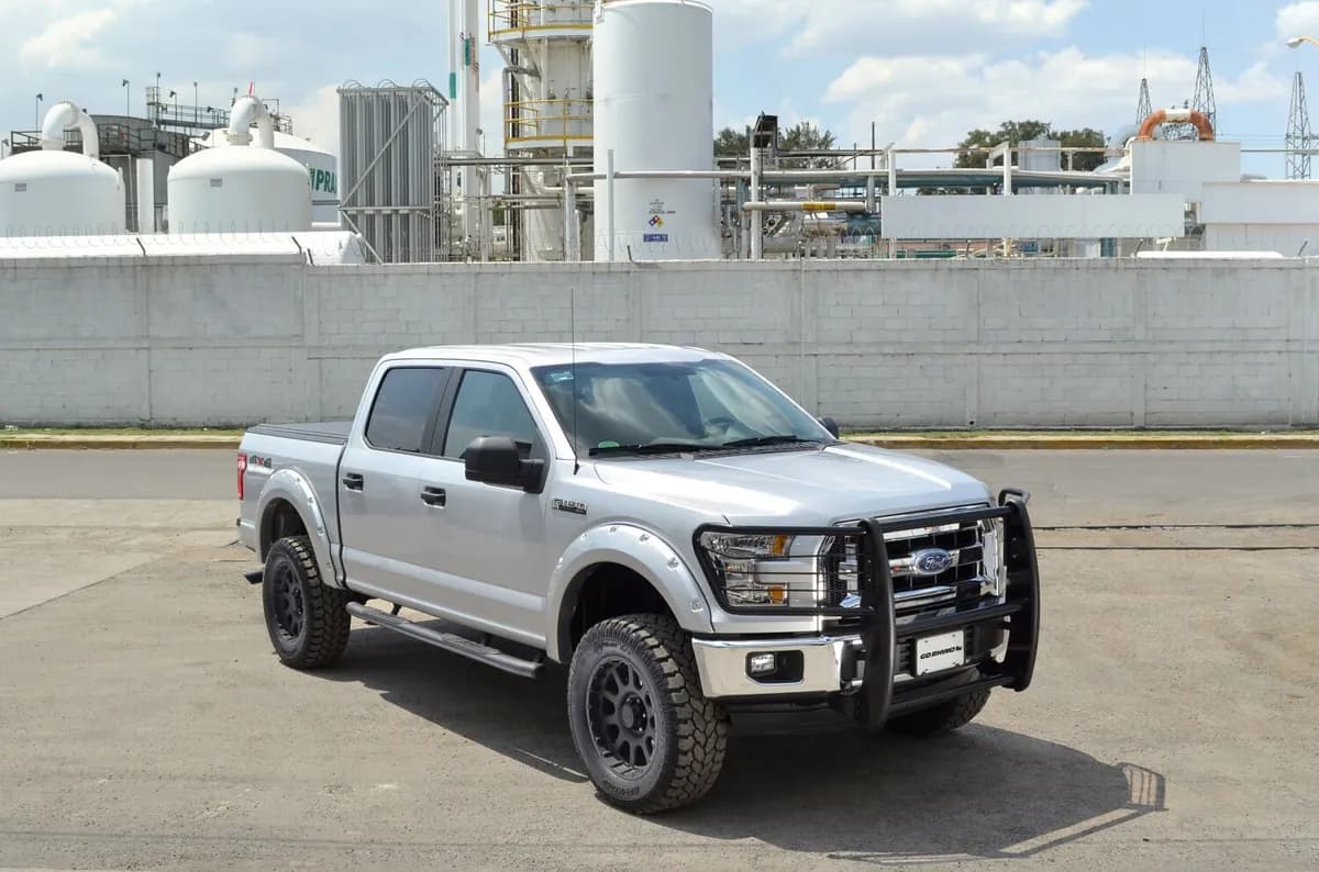 3000 Series StepGuard - Center Grille + Brush Guards 2017 2019 Ford F-250 F-350 Super Duty