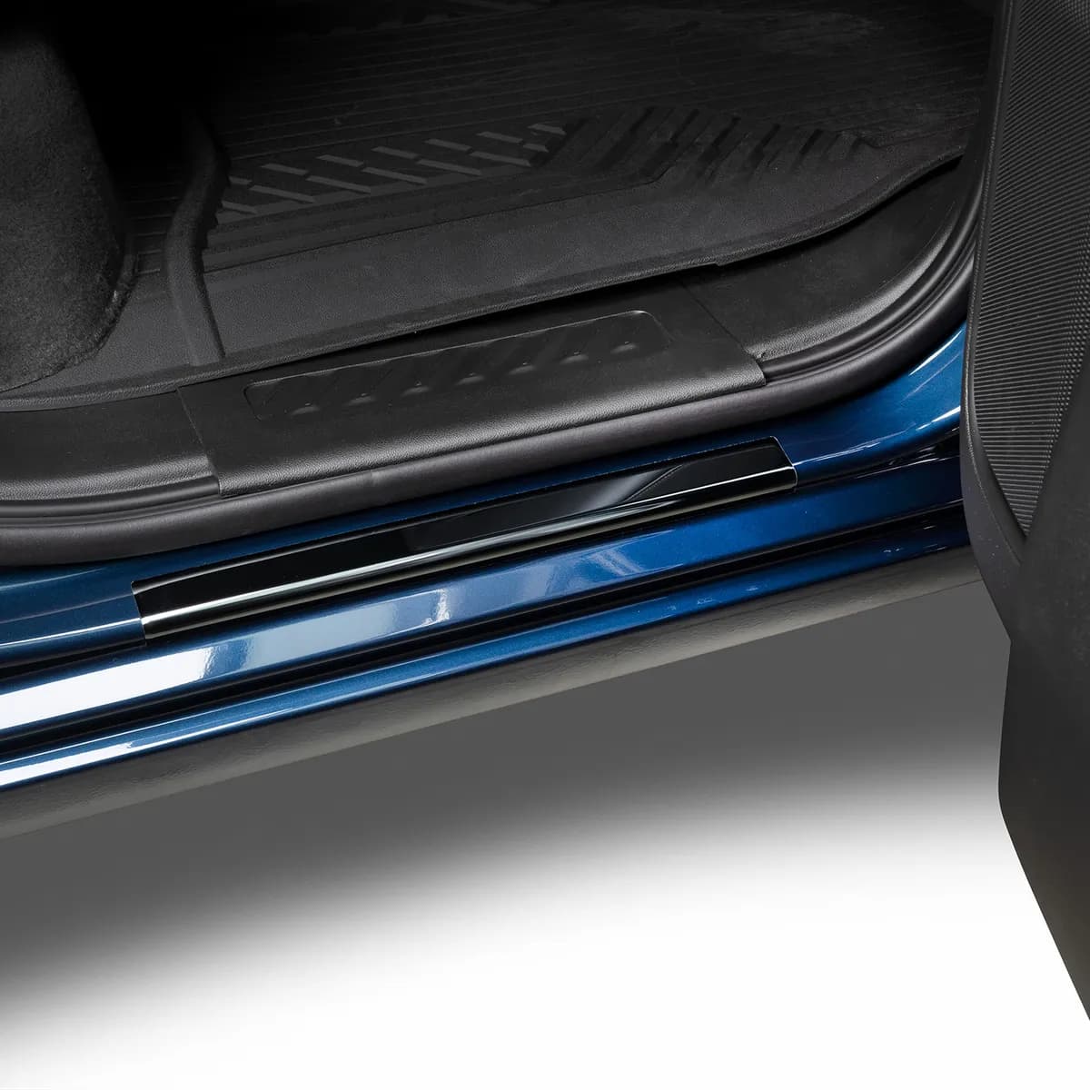19c RAM 1500 Quad Cab Black Platinum Door Sills