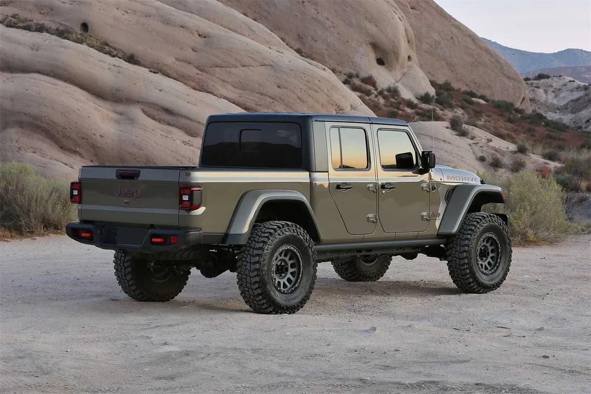 FabTech 2in Trail Lift Kit w/ Shock Extensions - JT Mojave Only
