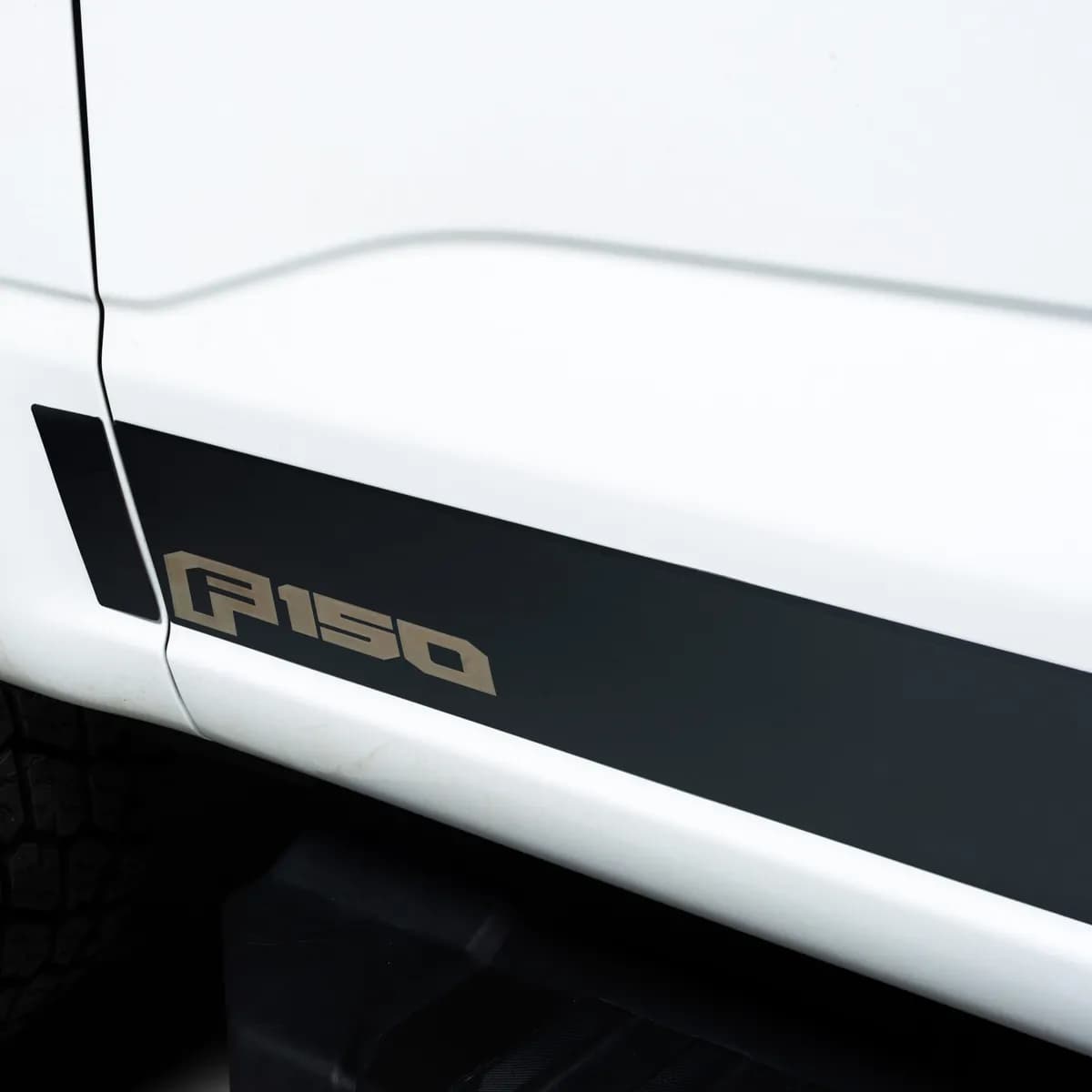 0914 F150 Super Crew 5.5ft W/Flares) 7in Wide 12 Pcs Black Rocker Panels