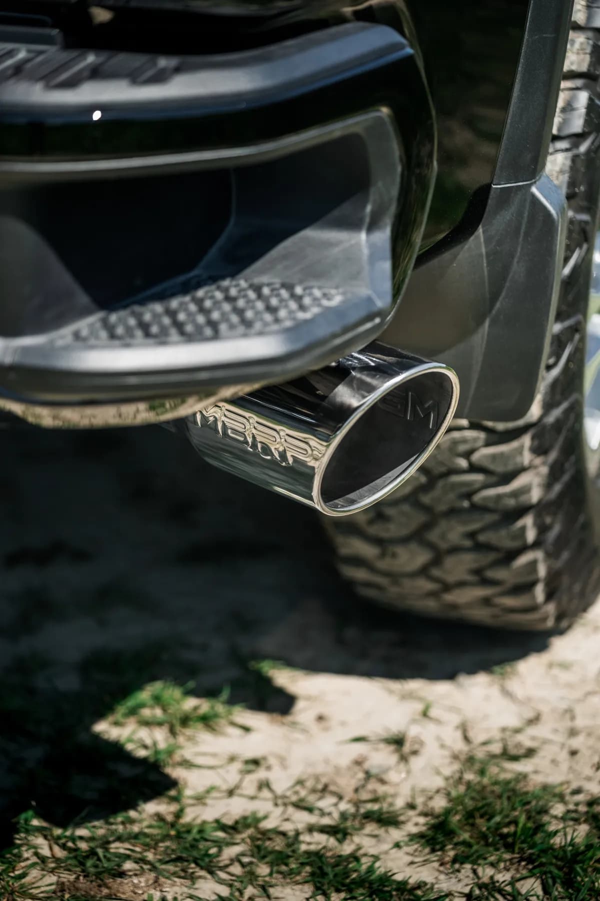 Armor Lite Filter Back Exhaust System; 5 in.; Incl. Over-Axle Pipe/Tail-Pipe/Hardware/6 in. OD Tip; Touring Profile; Single Side; Aluminized Steel; Cutting Required;