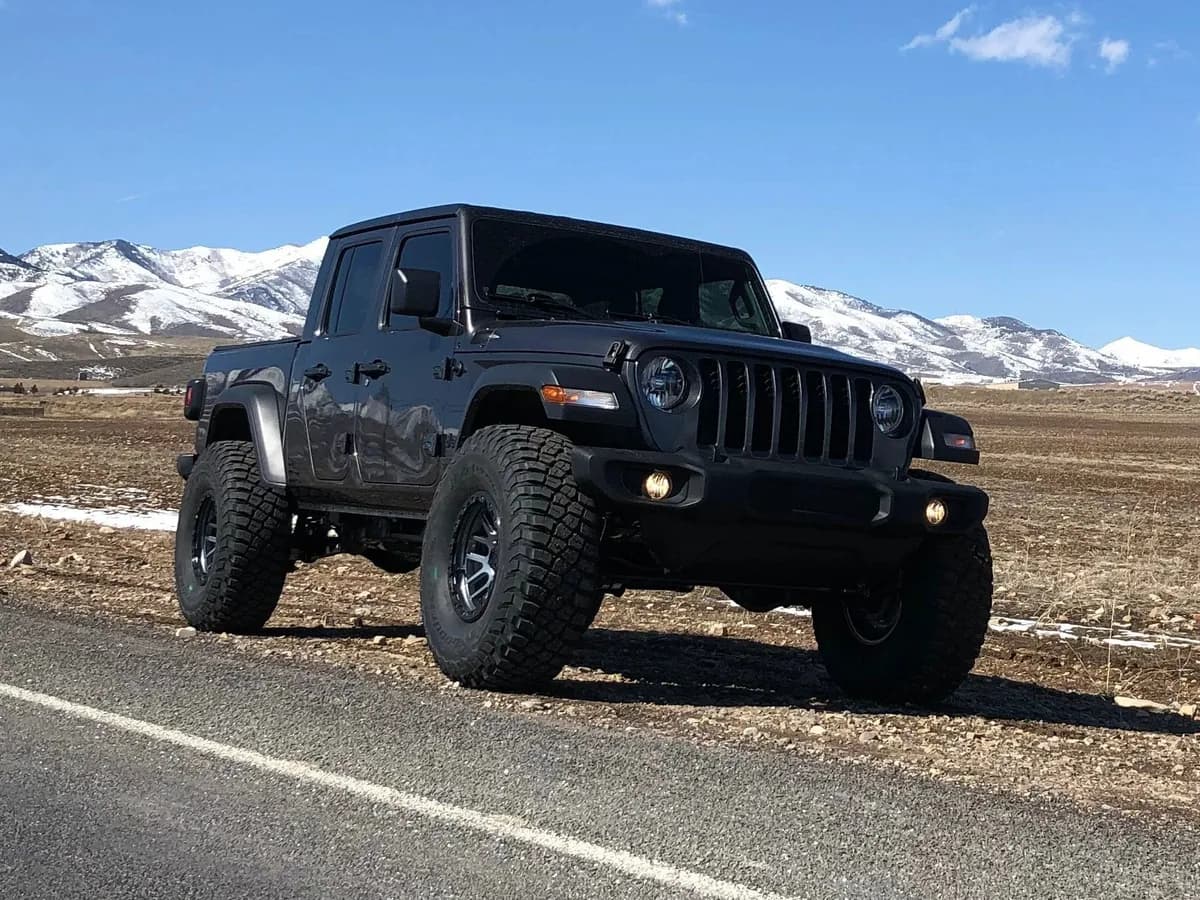 Front Leveling Kit 20-Up Jeep Gladiator w/Front Shock Extension Brackets Tuff Country