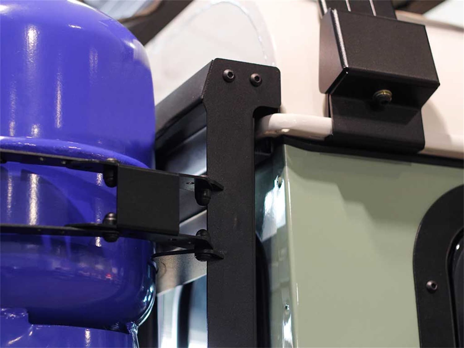 Gas/Propane Bottle Holder; Incl. Gas Bottle Frame; Base Plate; Adjustable Gas Bottle Clamp; Black Powder Coated; product image